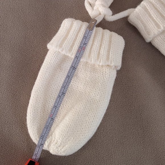 Handmade Newborn Baby Knitted Mittens - Picture 3 of 4